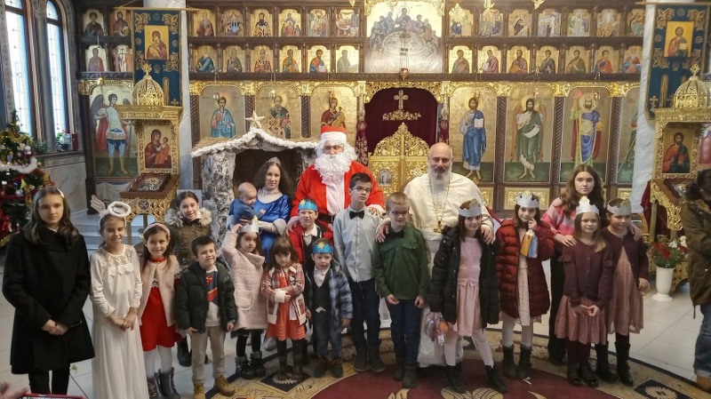 Коледно тържество на децата от неделното училище в храм Св. Атанасий Велики